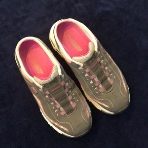 Sketchers slip on tennis shoes